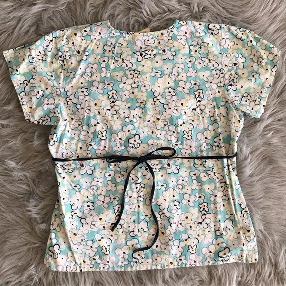 XS - Tafford- Scrub Top w tie back - Picture 4 of 4